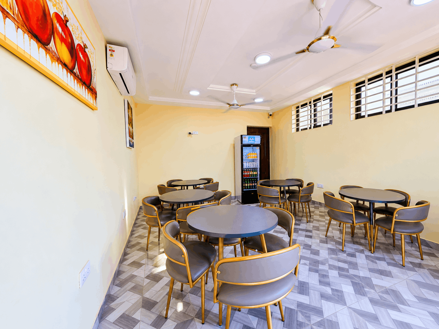 Restaurant & Bar